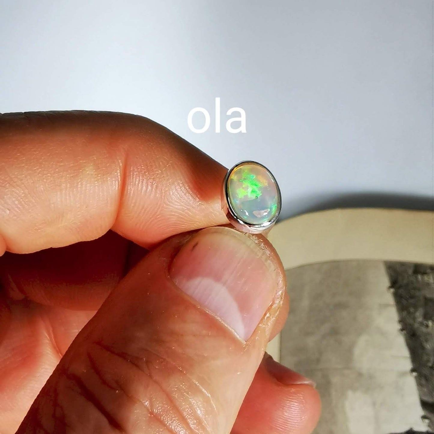Handgefertigte Silberohrstecker mit Opal (Äthiopien)