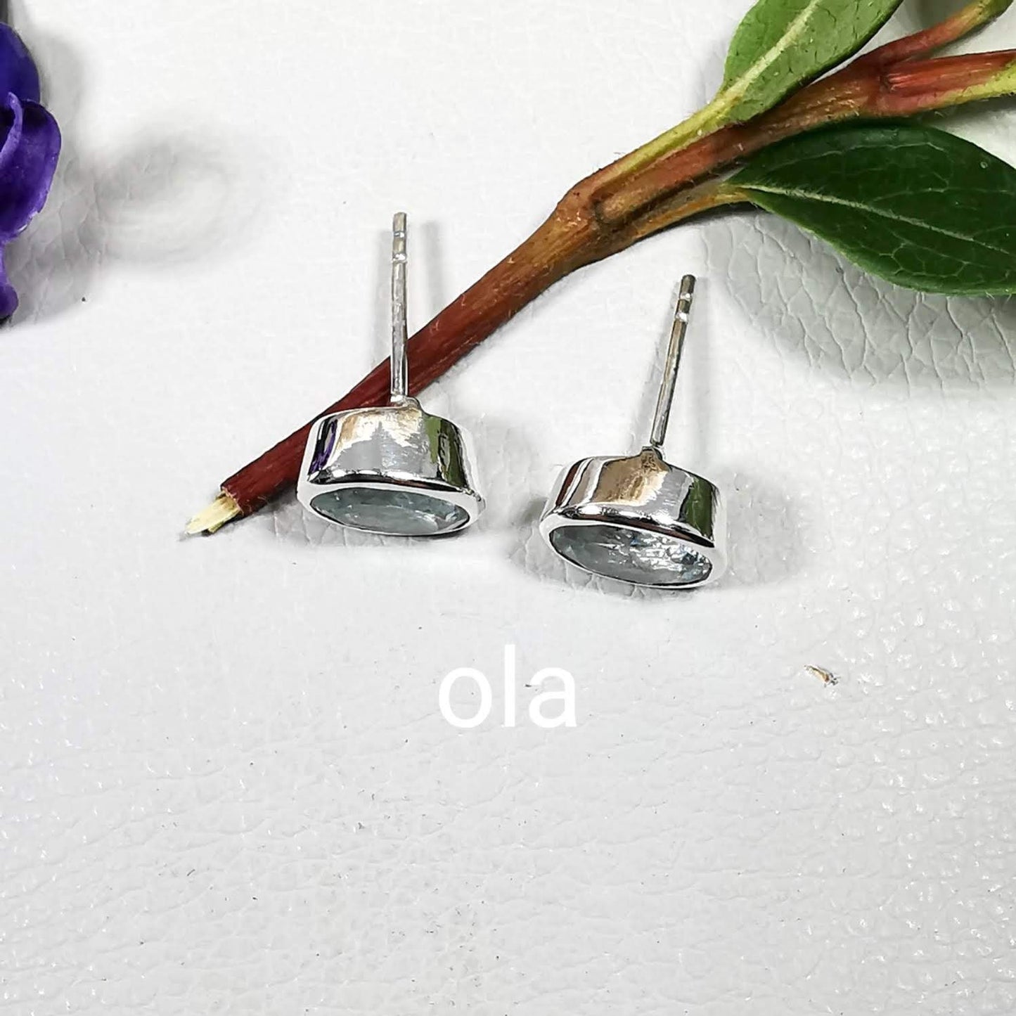 Handgefertigte Silberohrstecker mit Aquamarin (USA)