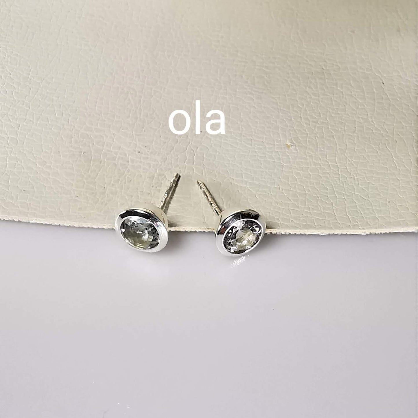 Handgefertigte Silberohrstecker mit Aquamarin (USA)