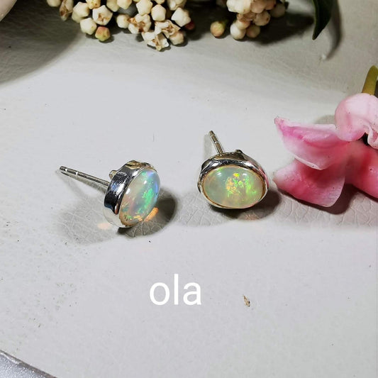 Handgefertigte Silberohrstecker mit Opal (Äthiopien)