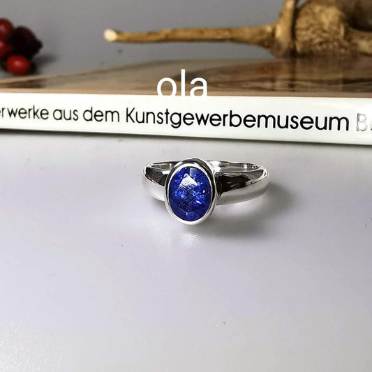 Handgefertigter Silberring mit Tansanit (Tansania)
