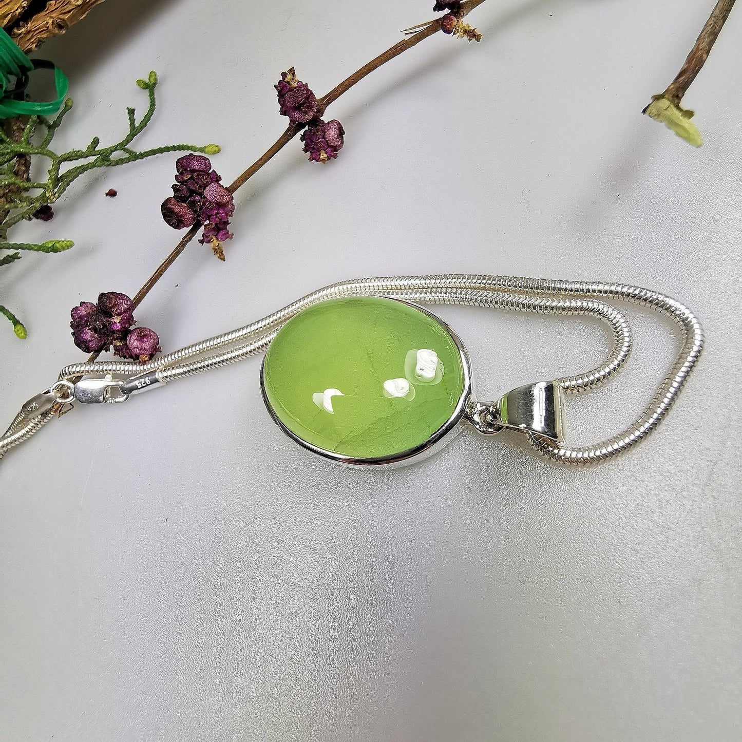 Silberanhänger mit Prehnit // 2,0