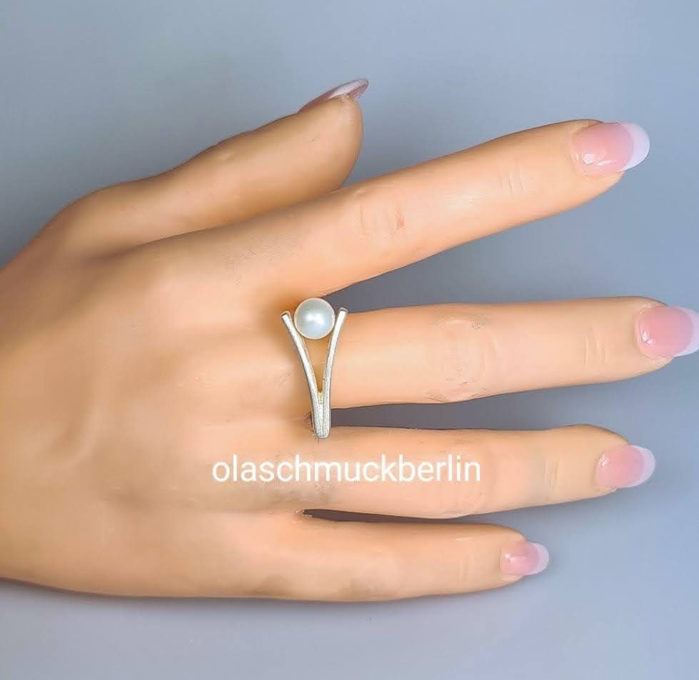 Handgefertigter Silberring mit Süßwasserperle
