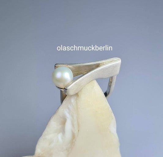 Handgefertigter Silberring mit Süßwasserperle