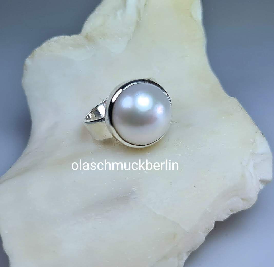 Handgefertigter Silberring mit Süßwasserperle