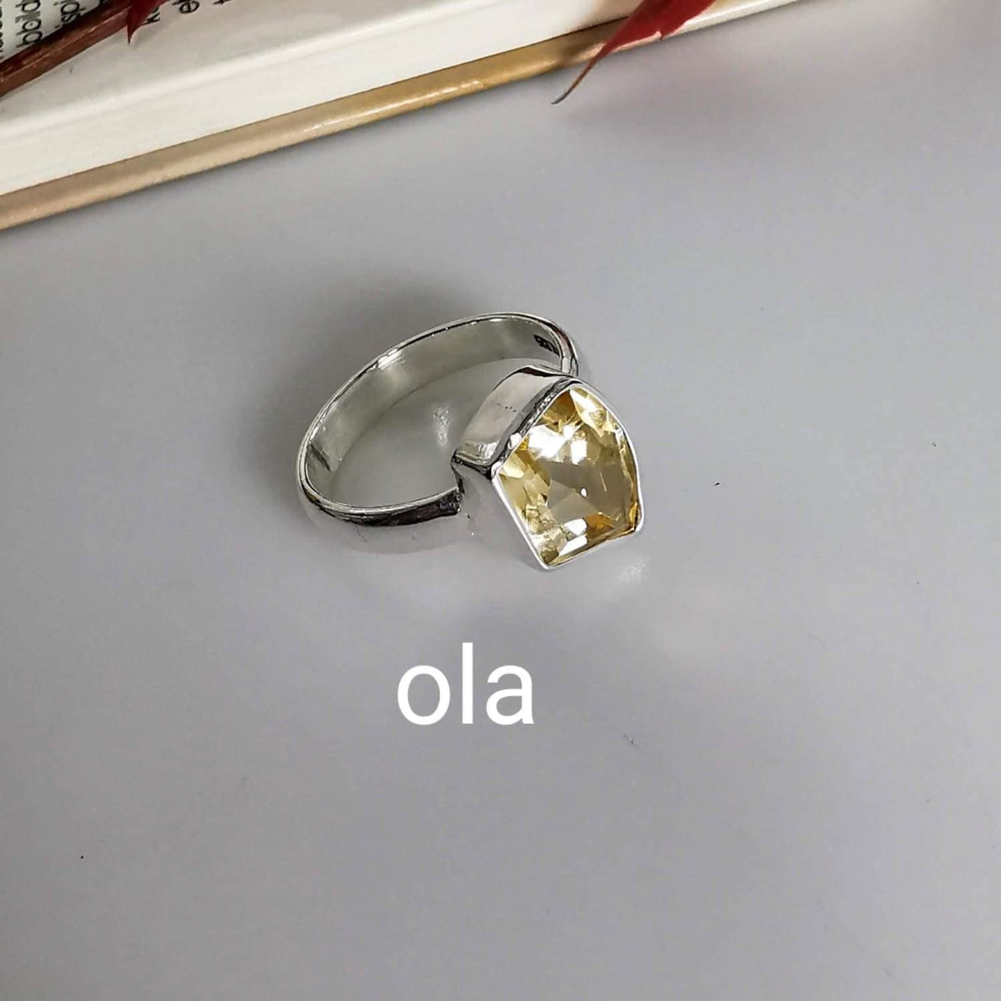 Citrin-Ring in Silber gefasst