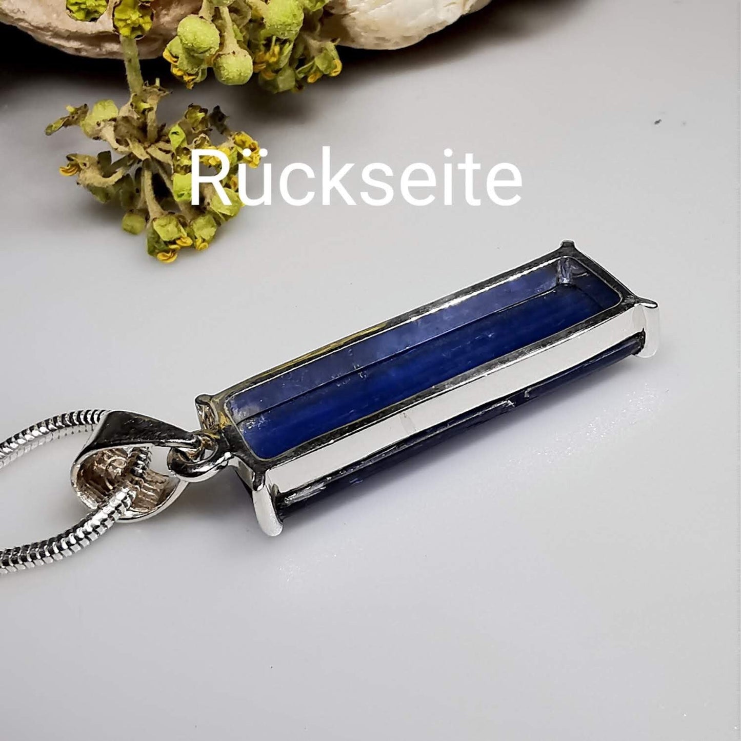 Kyanit Anhänger in Silber gefasst // 1,5