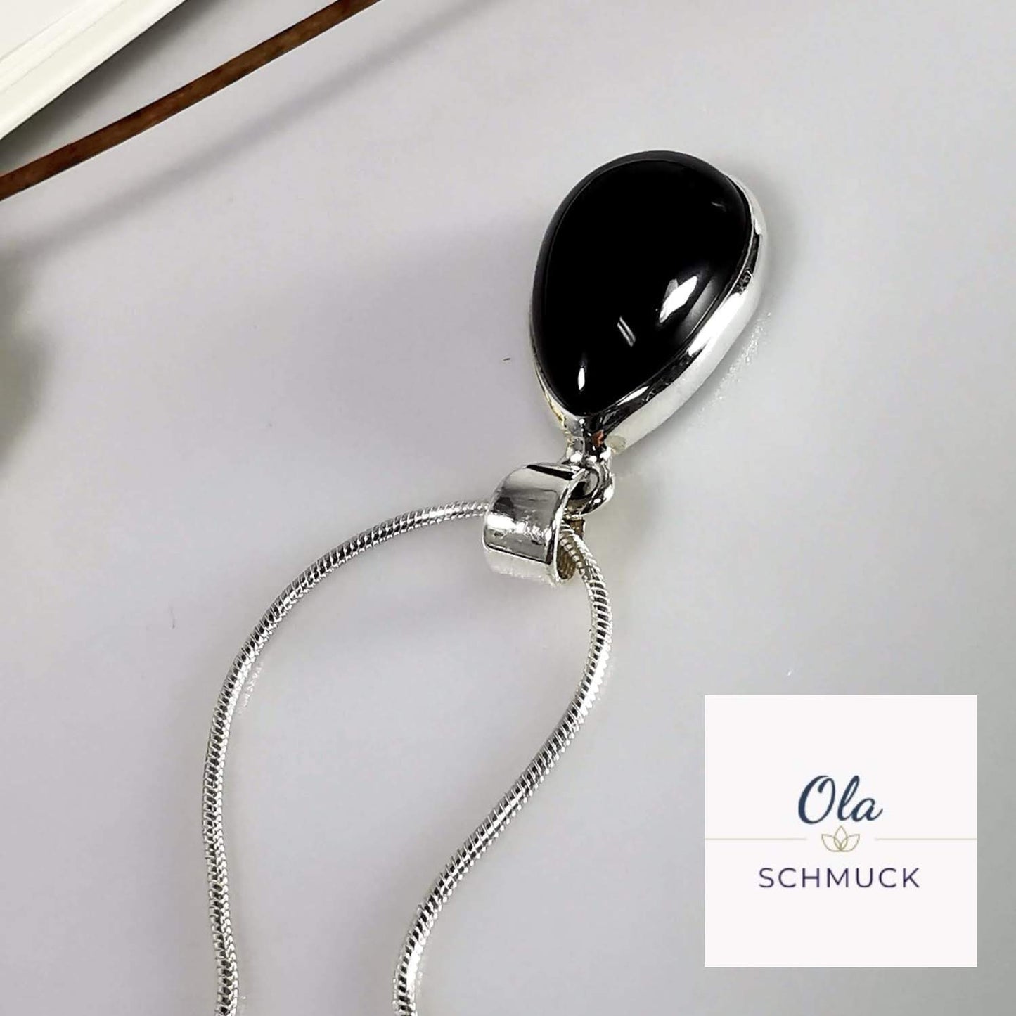 Onix Anhänger Tropfenförmig in Silber gefasst // 1,0