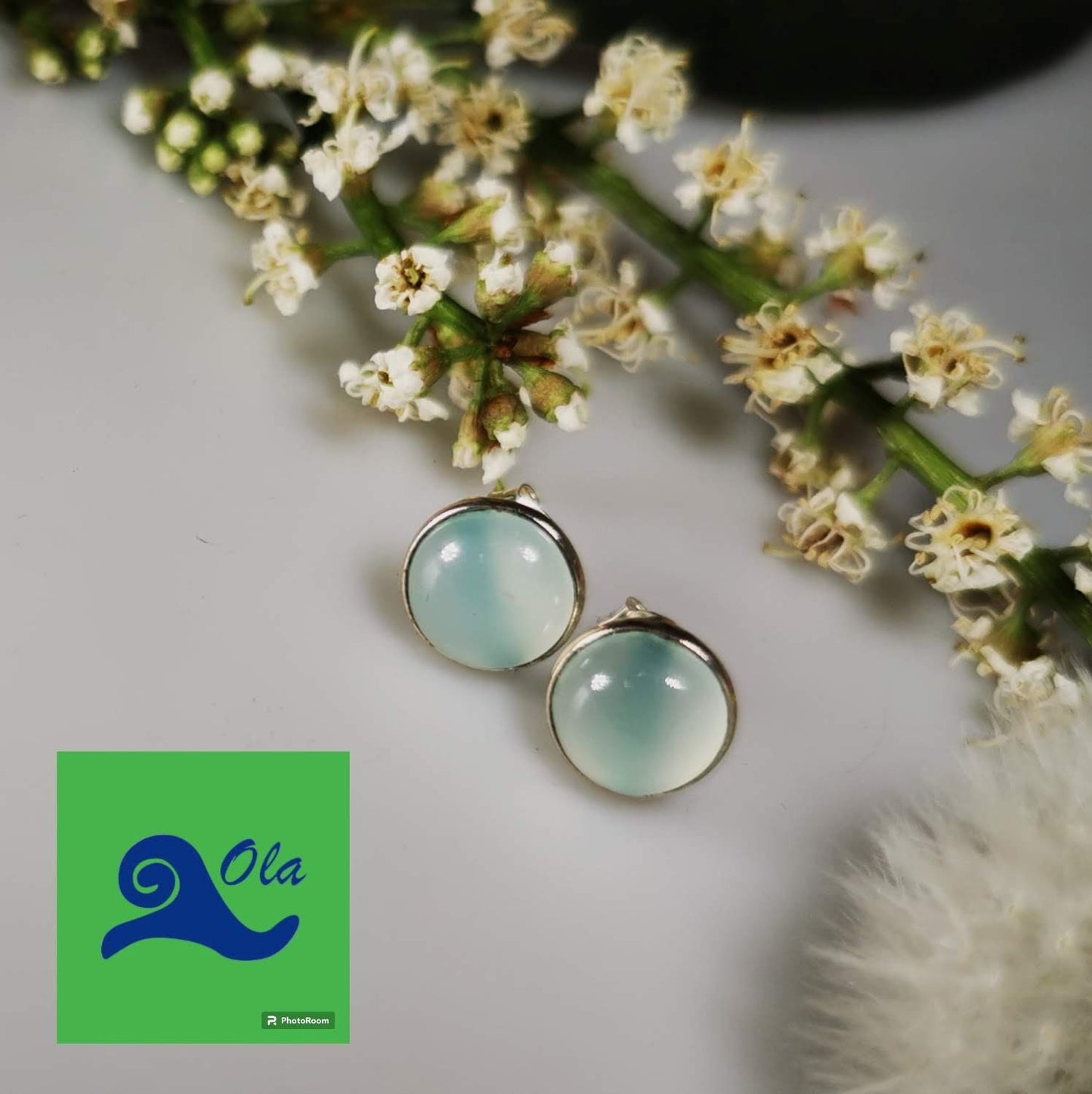 Chalcedon Ohrstecker in Silber gefasst