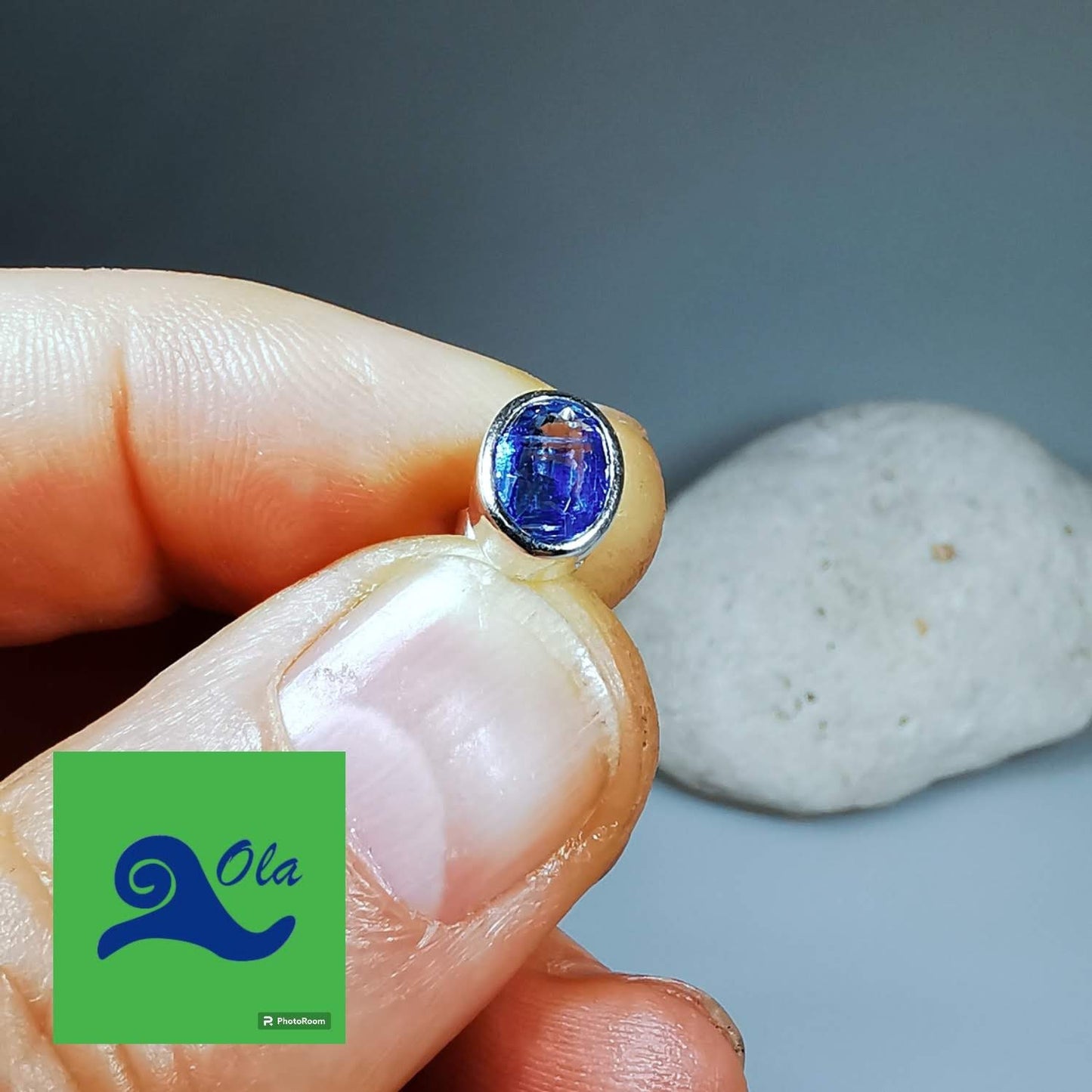 Ovale geschliffene Kyanit Ohrstecker