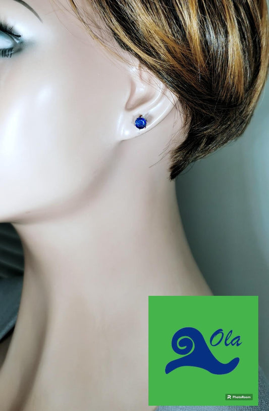 Ovale Ohrstecker aus Kyanit in Silber gefasst