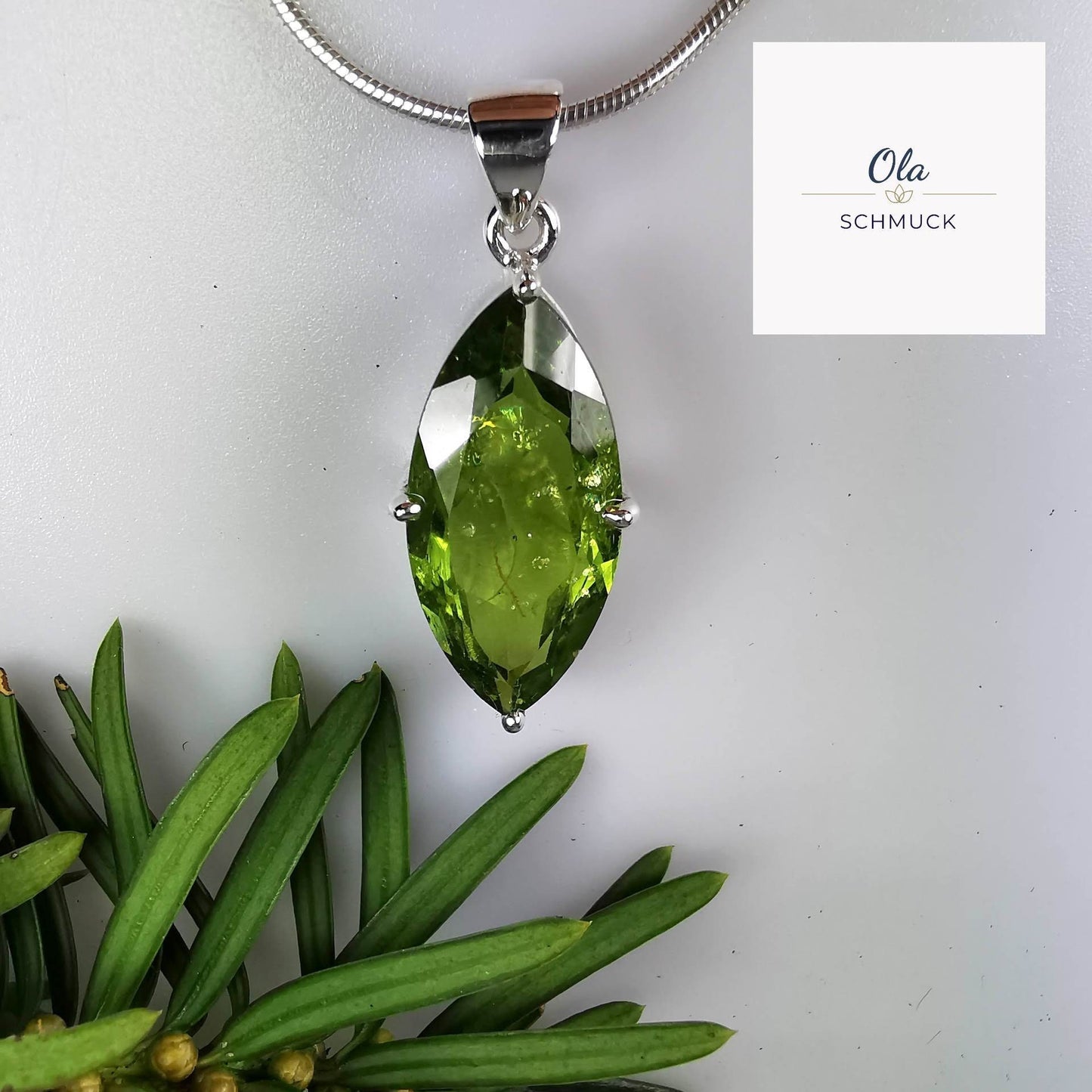Silber Anhänger mit Peridot