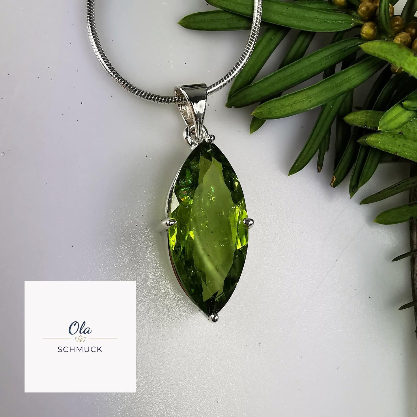 Silber Anhänger mit Peridot