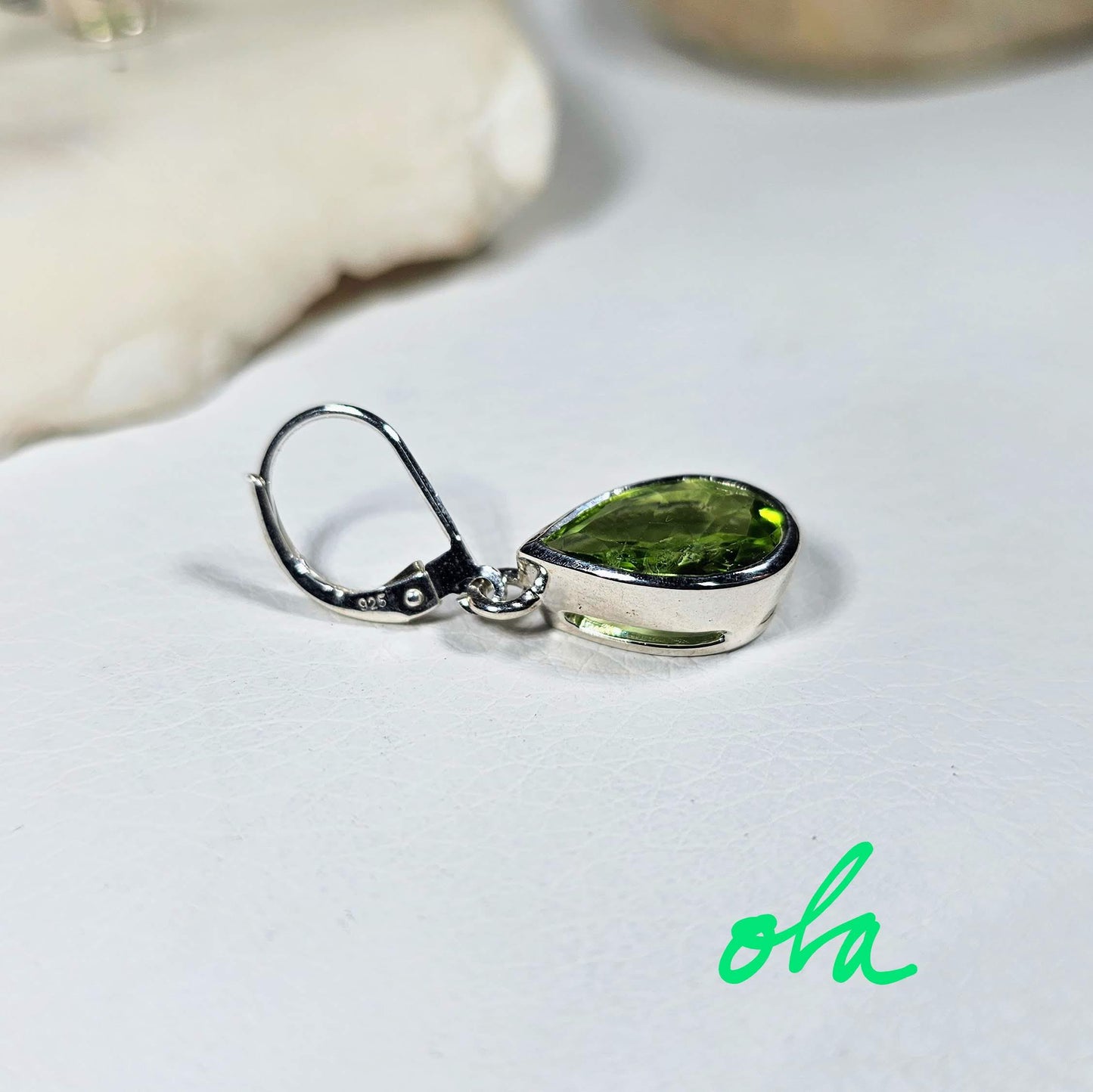 Silberohrhänger mit Peridot