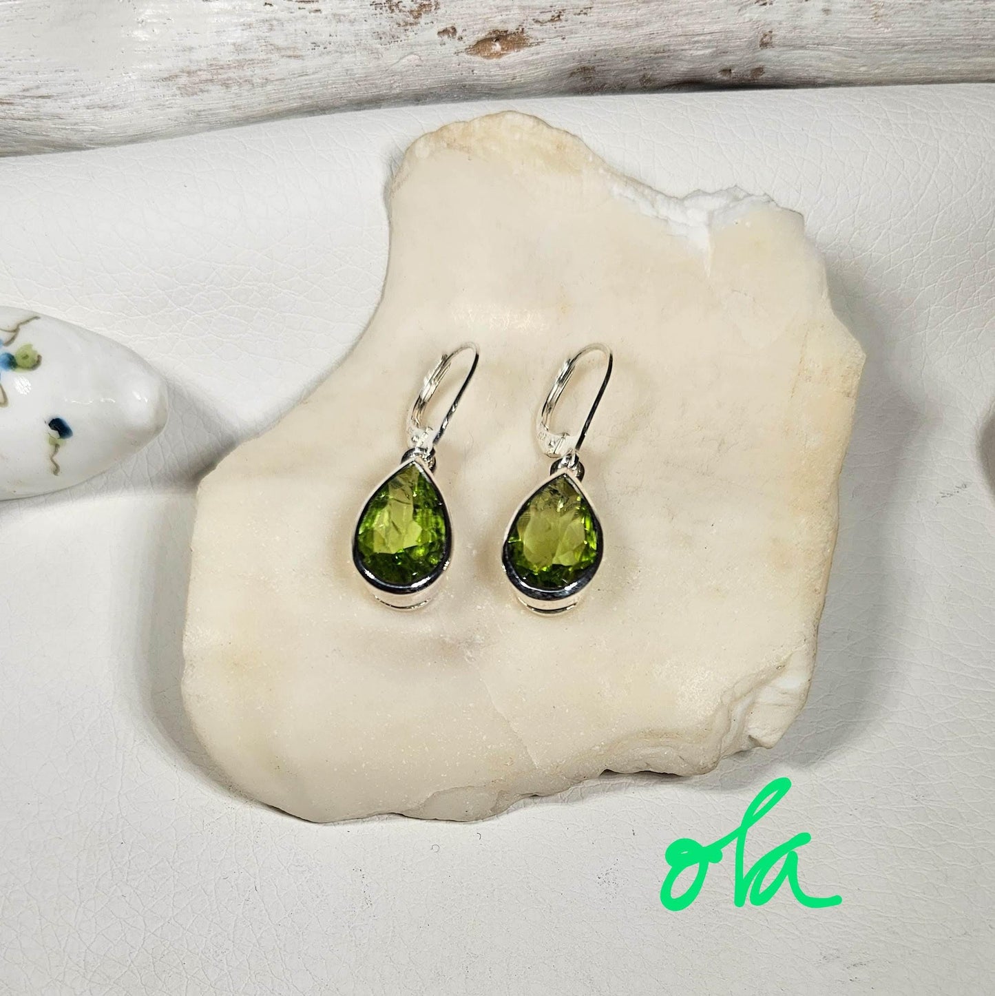 Silberohrhänger mit Peridot