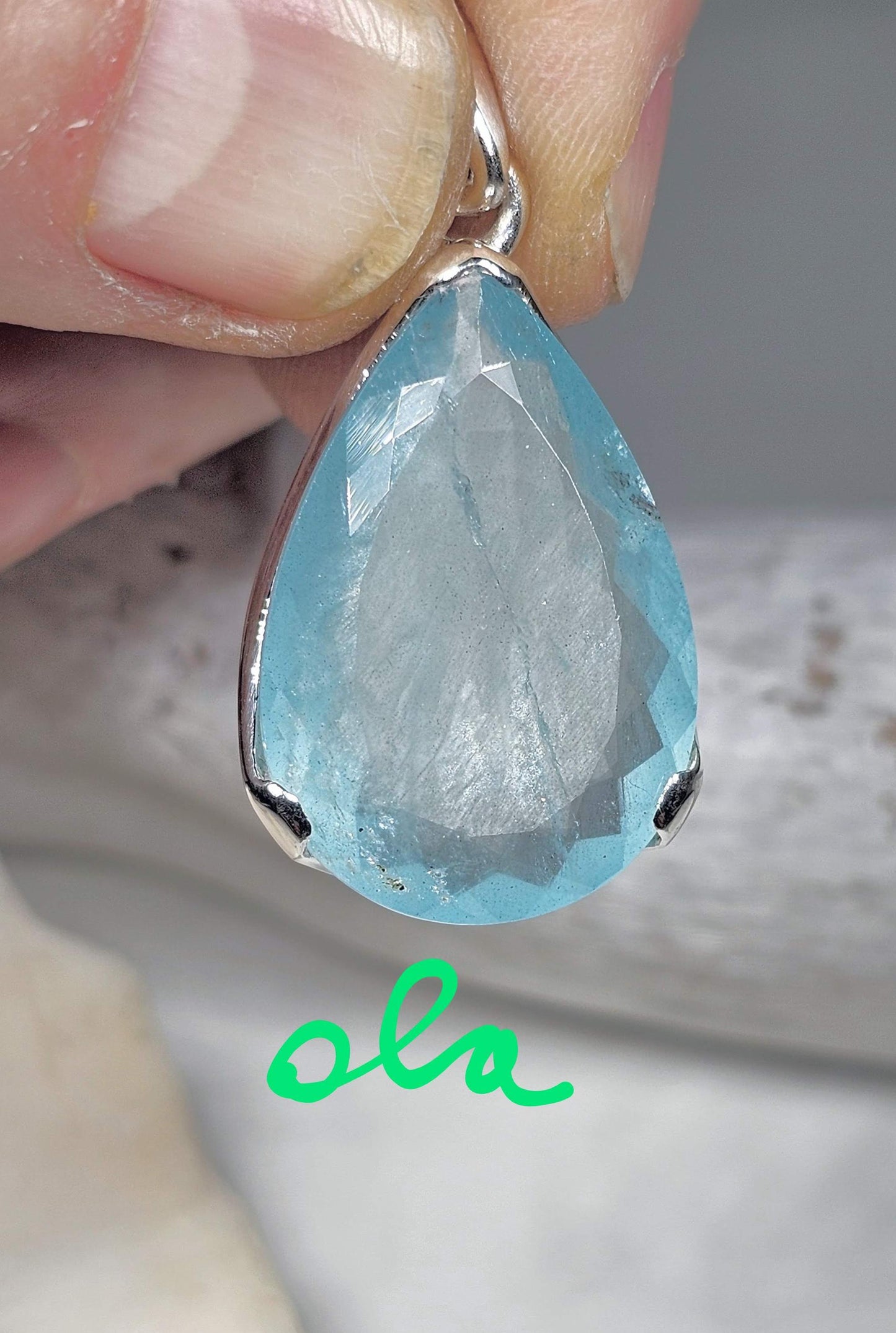 Handgefertigter Silberanhänger mit Aquamarin