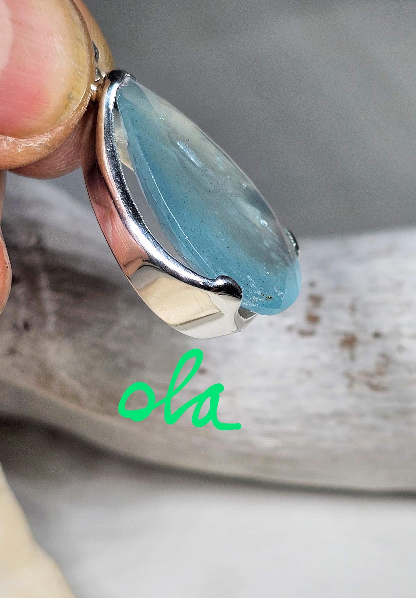 Handgefertigter Silberanhänger mit Aquamarin