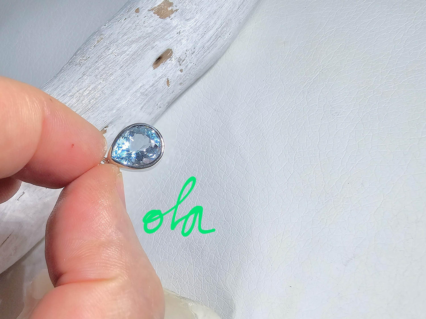 Handgefertigter Silberanhänger mit Topaz