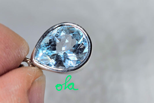 Handgefertigter Silberanhänger mit Topaz
