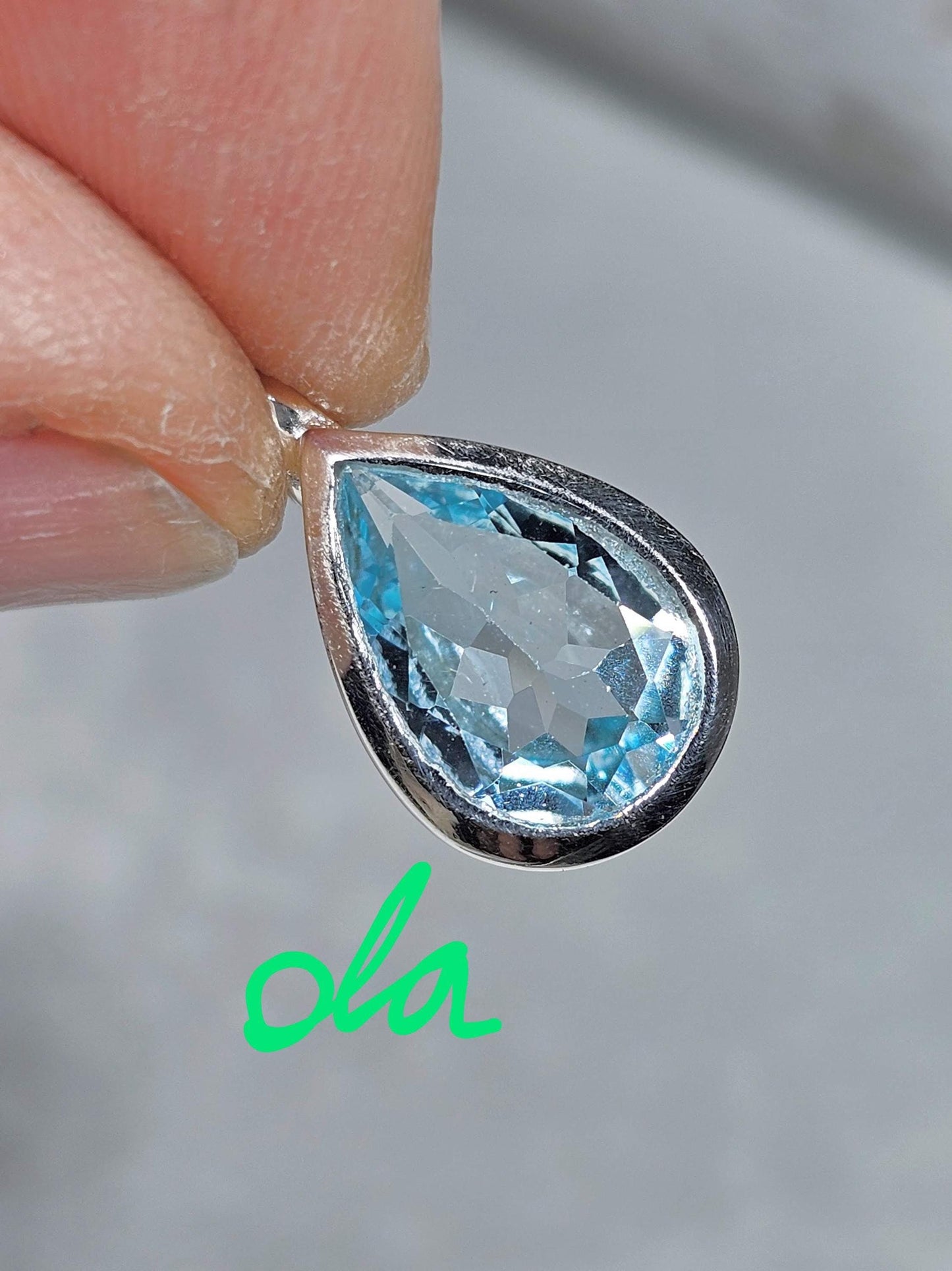 Handgefertigter Silberanhänger mit Topaz