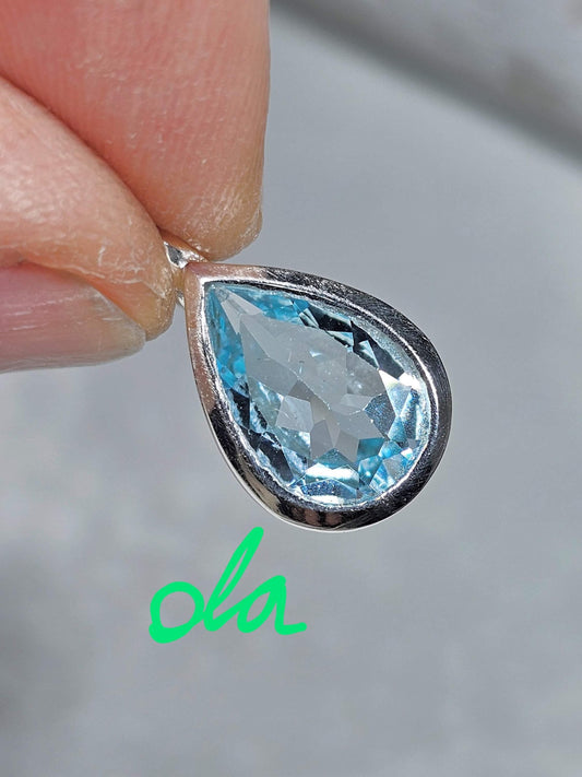 Handgefertigter Silberanhänger mit Topaz