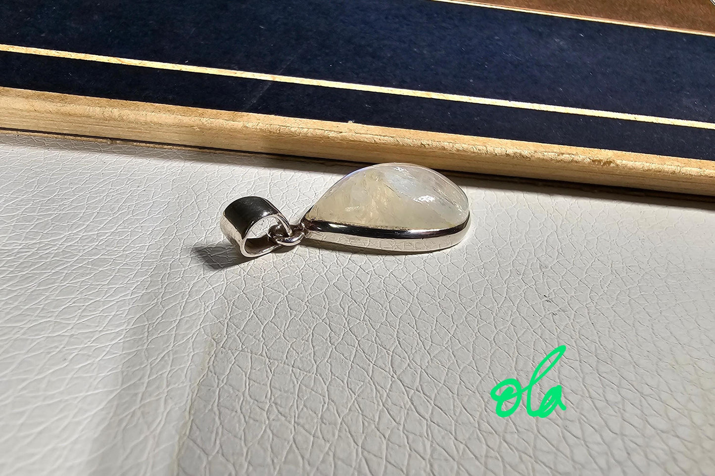 Silber Anhänger mit Mondstein