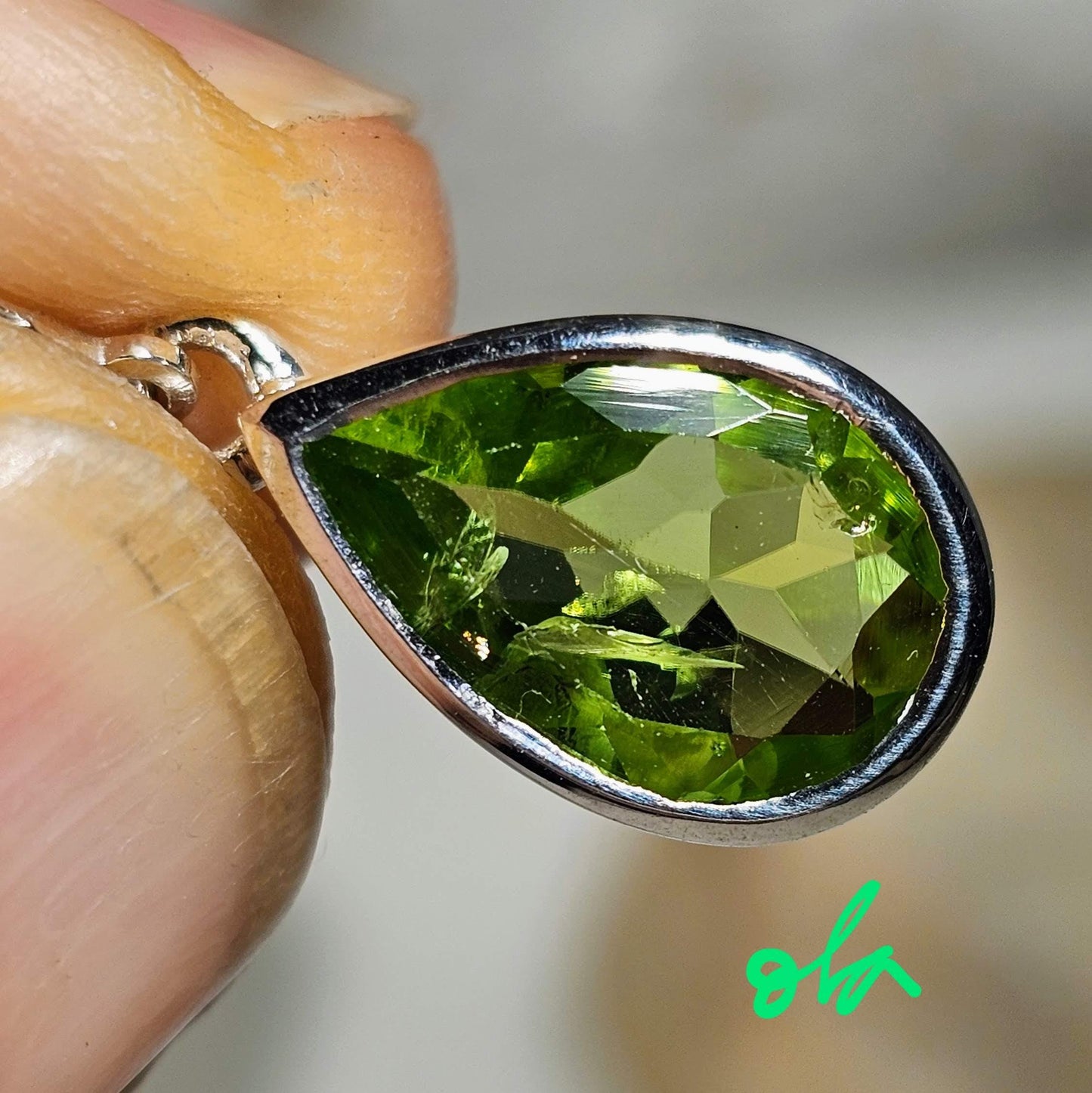 Silberohrhänger mit Peridot