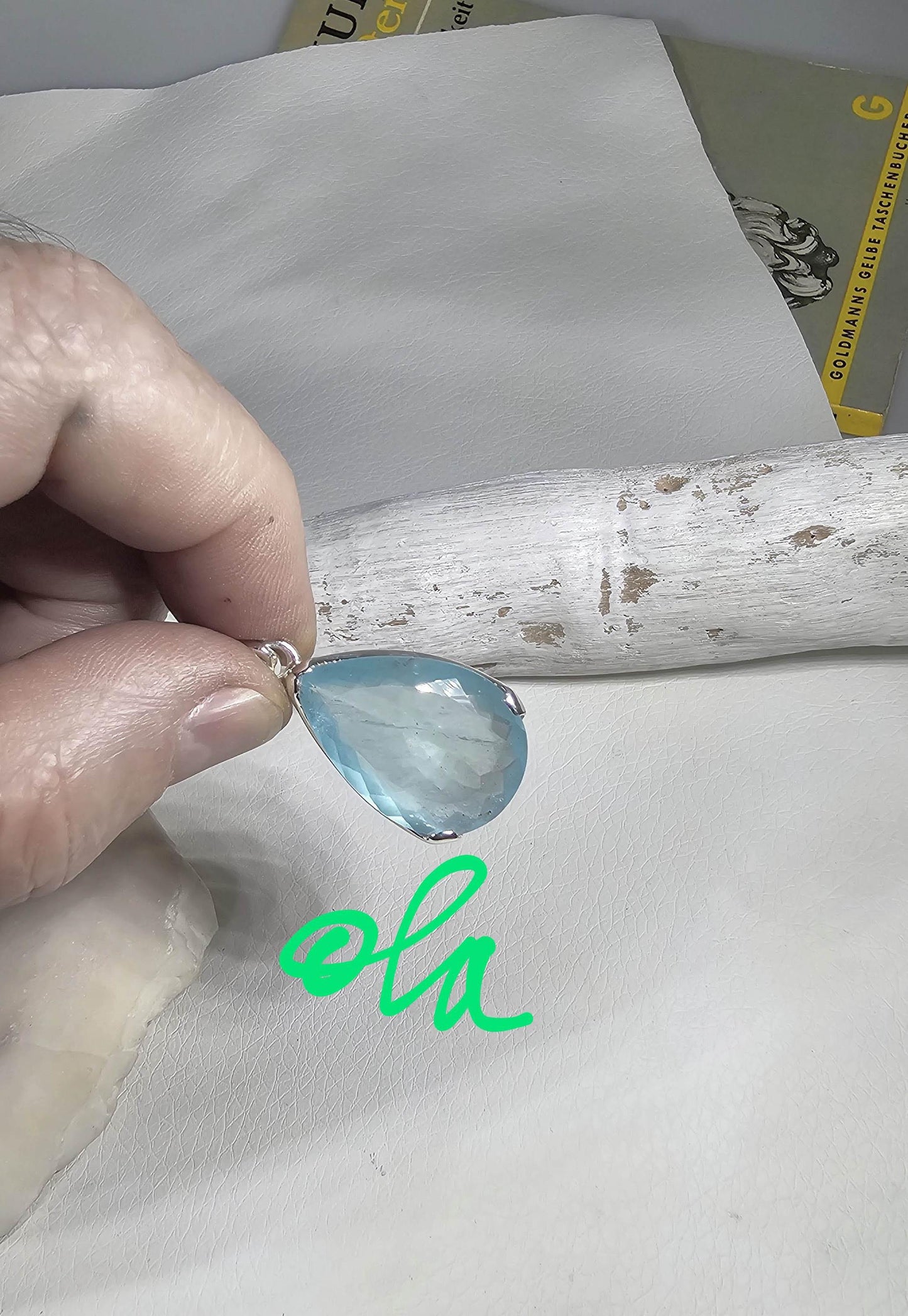 Handgefertigter Silberanhänger mit Aquamarin