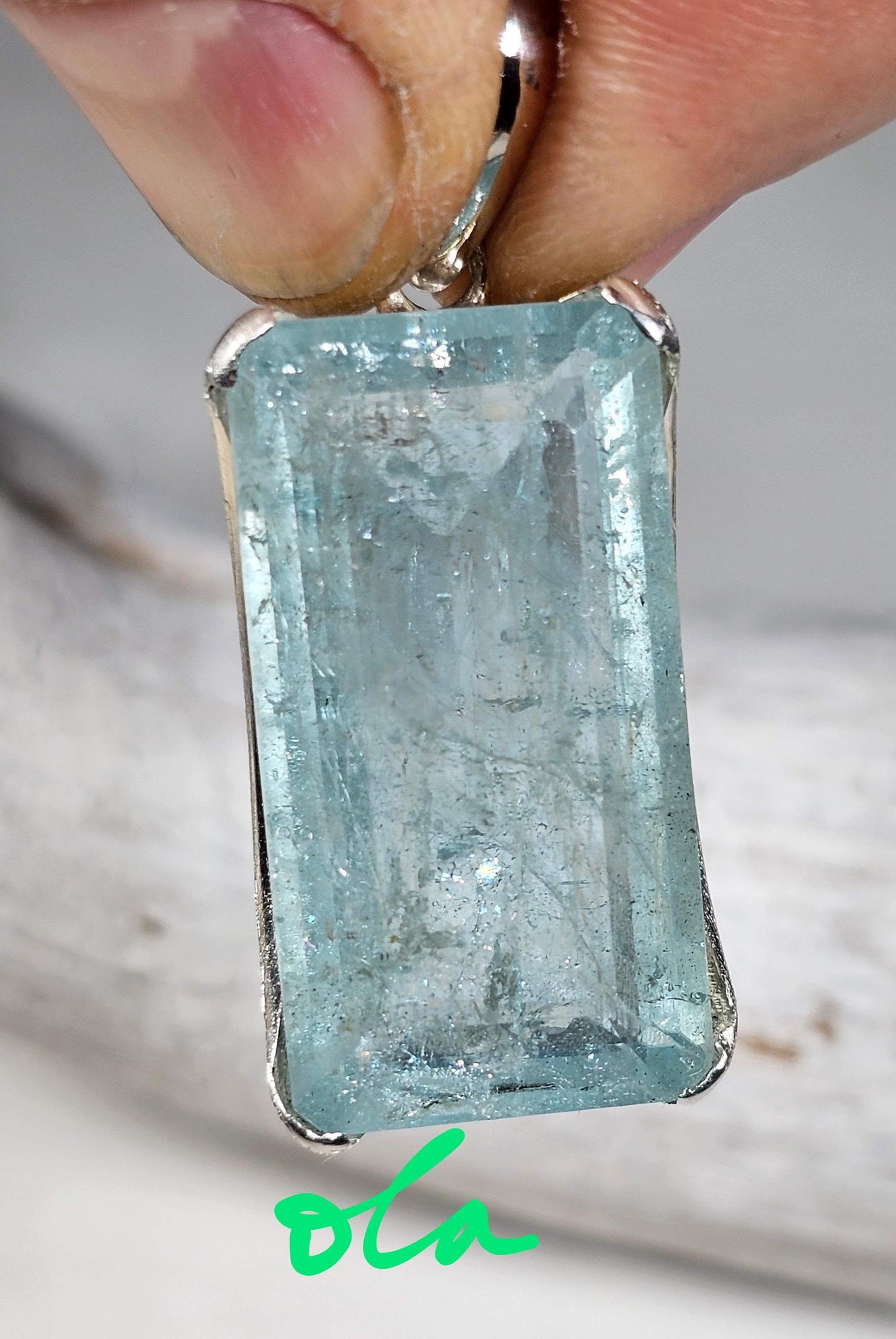 Handgefertigter Silberanhänger mit Aquamarin