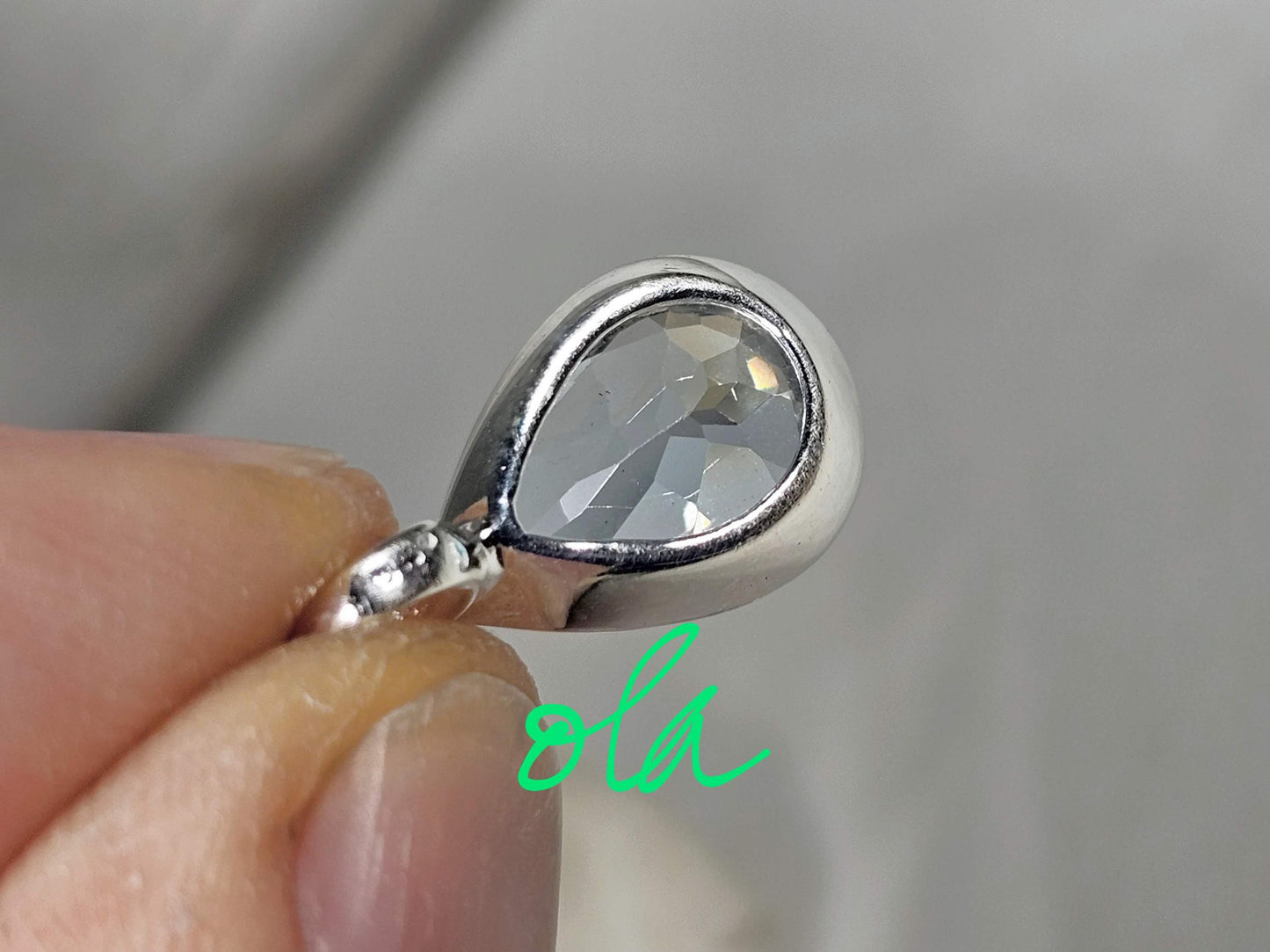 Handgefertigter Silberanhänger mit Topaz