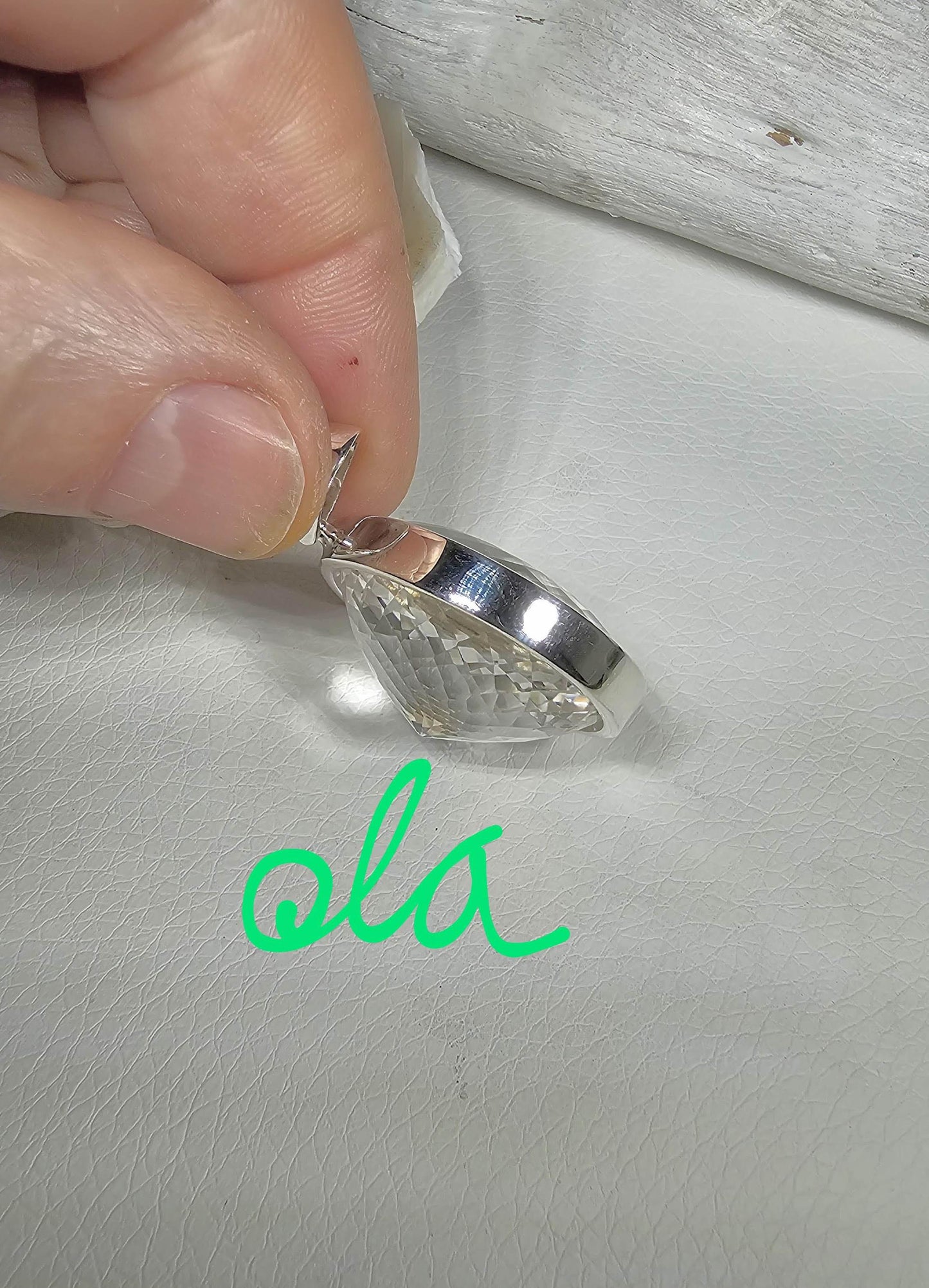 Handgefertigter Silberanhänger mit Bergkristall