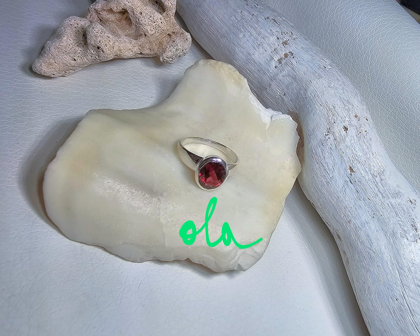 Ring mit Granat