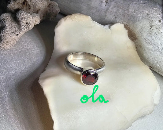 Ring mit Granat