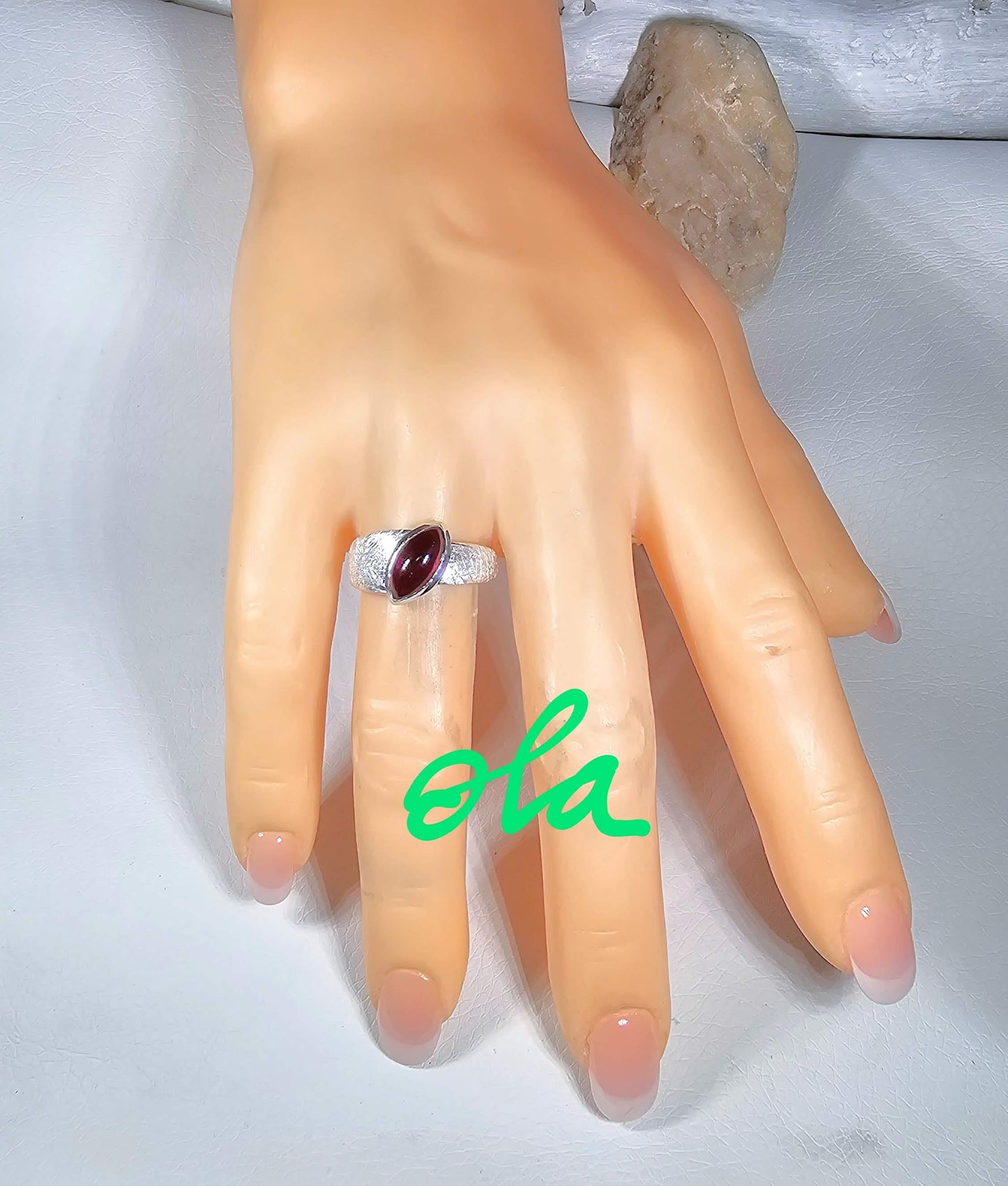 Ring mit Granat
