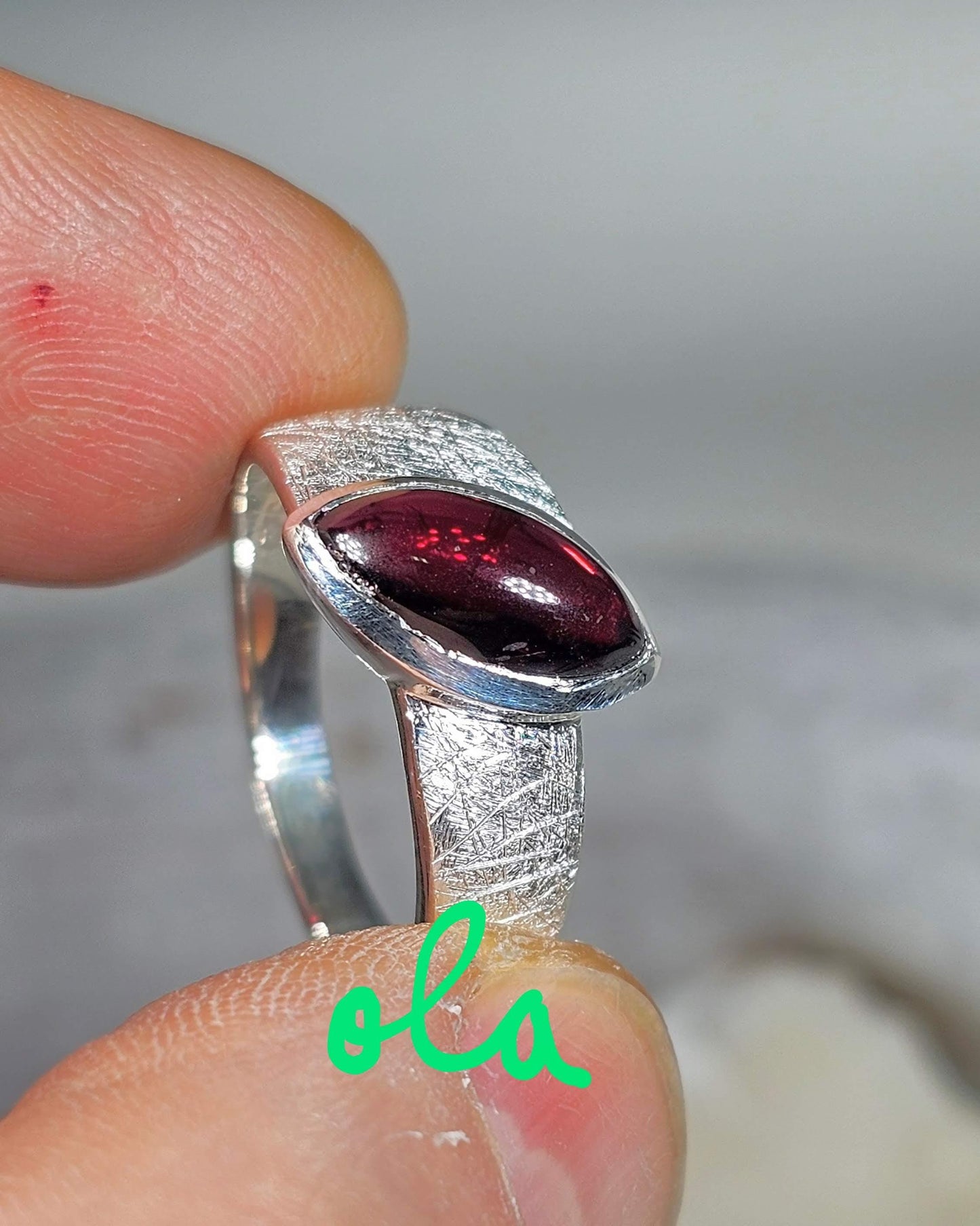 Ring mit Granat