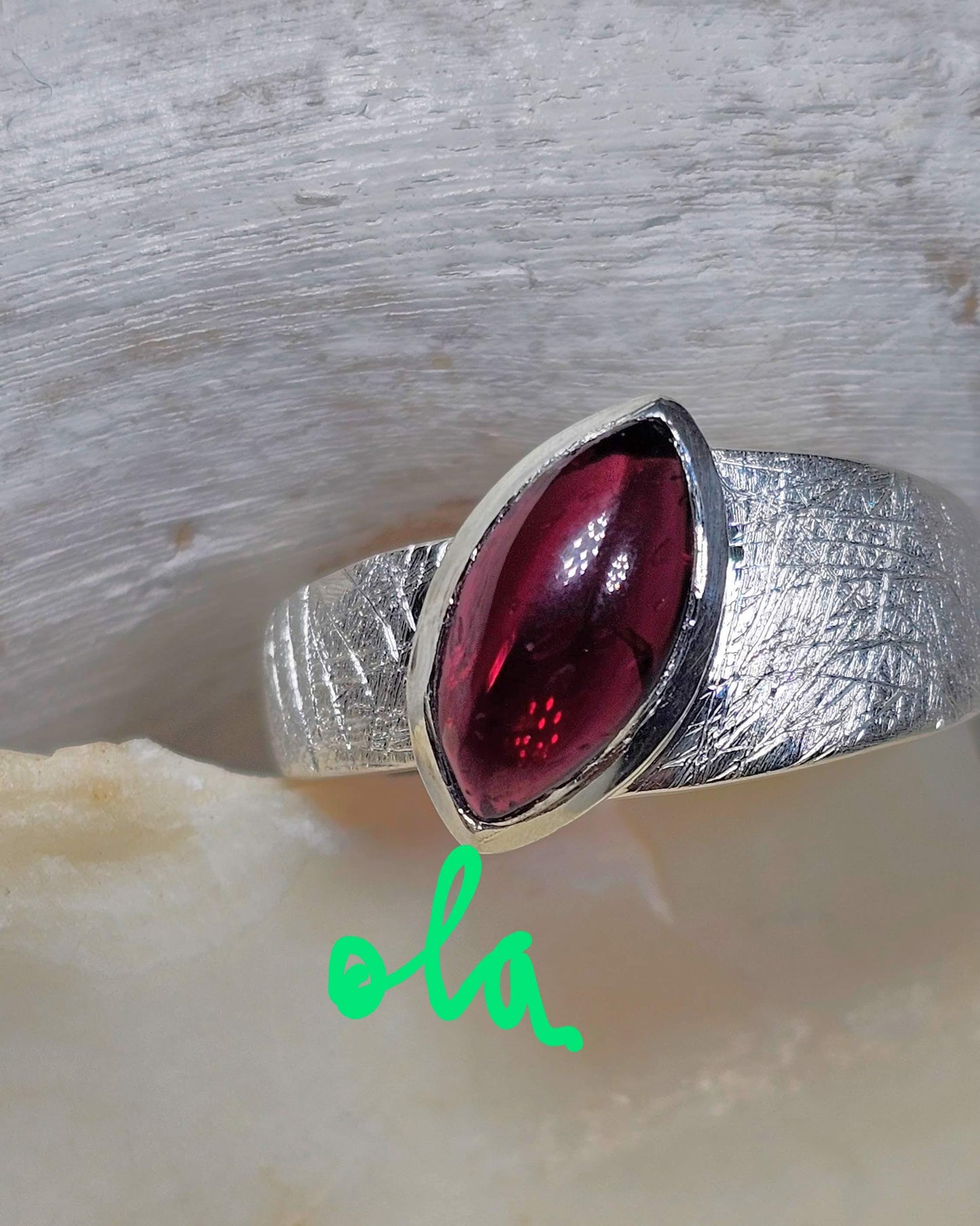Ring mit Granat