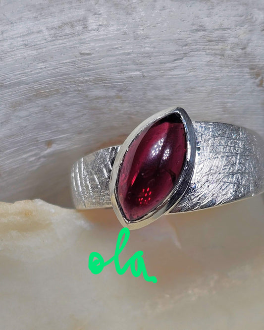 Ring mit Granat