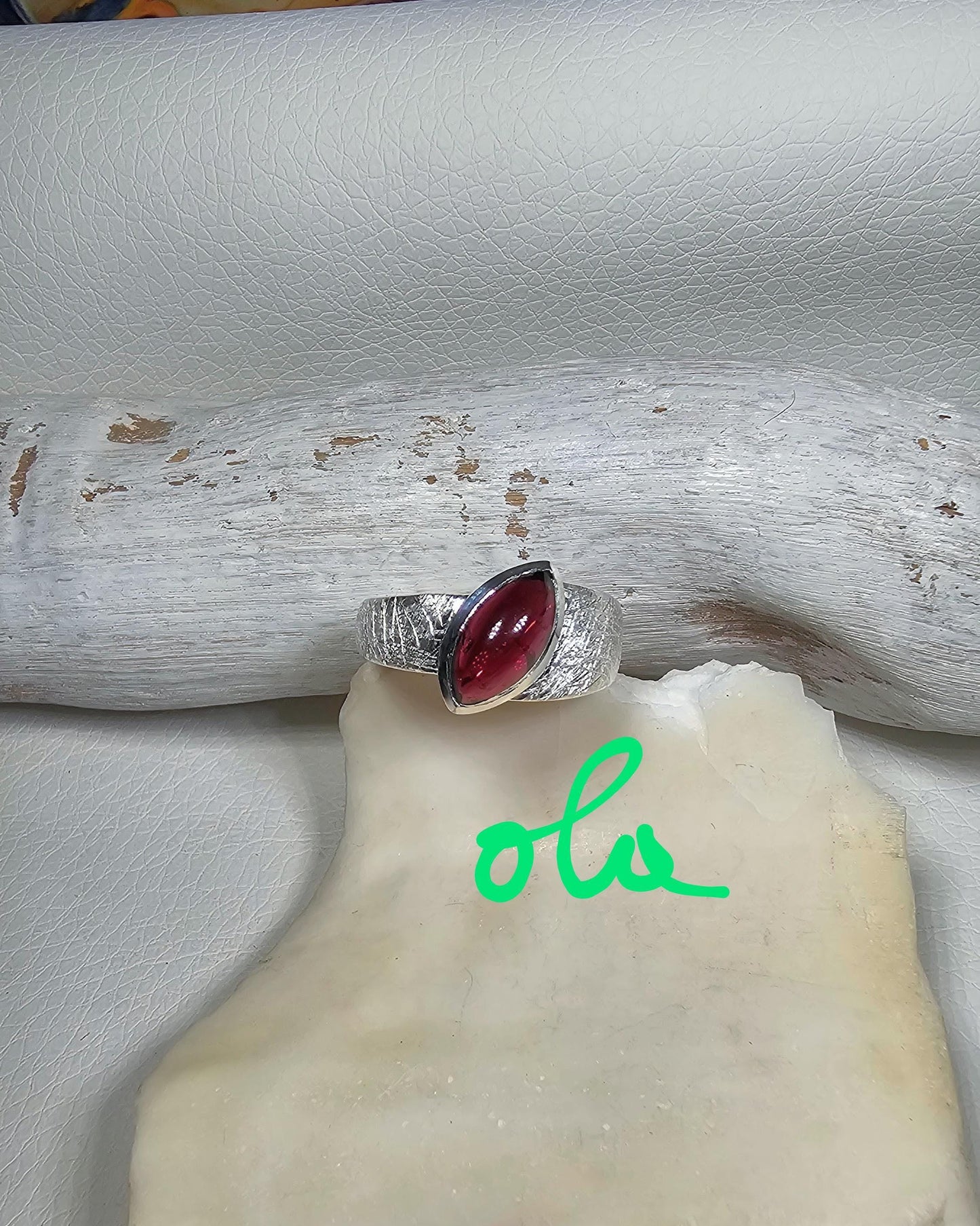 Ring mit Granat