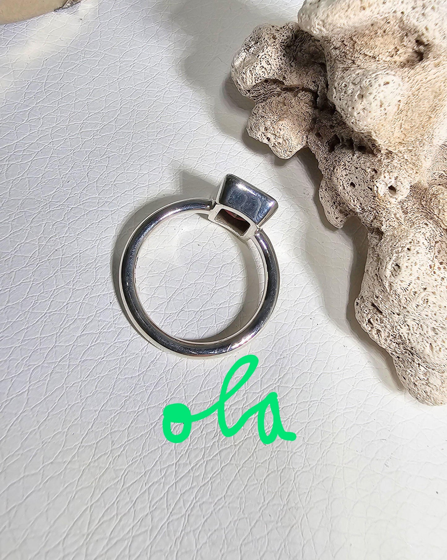 Ring mit Granat
