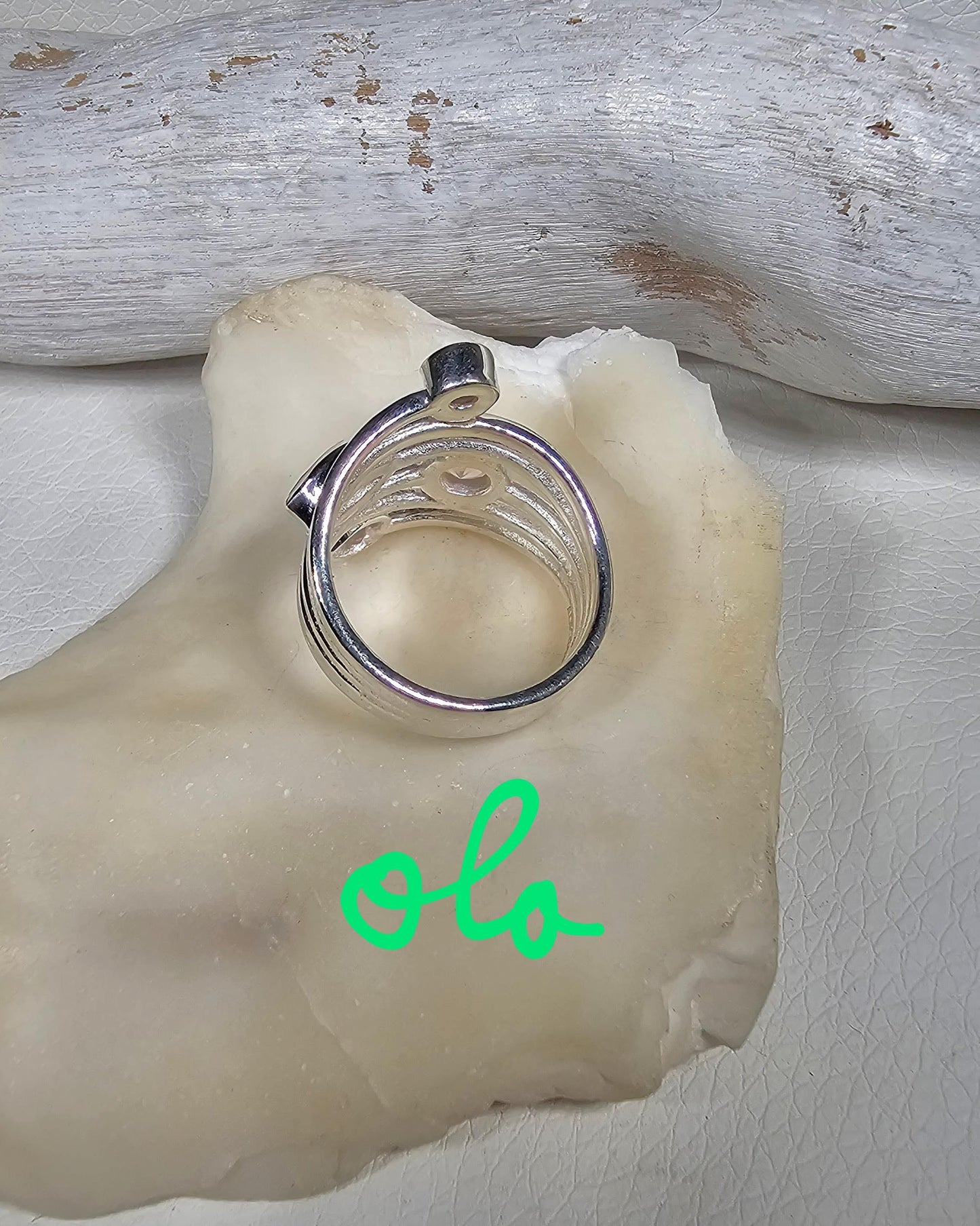 Handgefertigter Silberring mit Rosenquarz