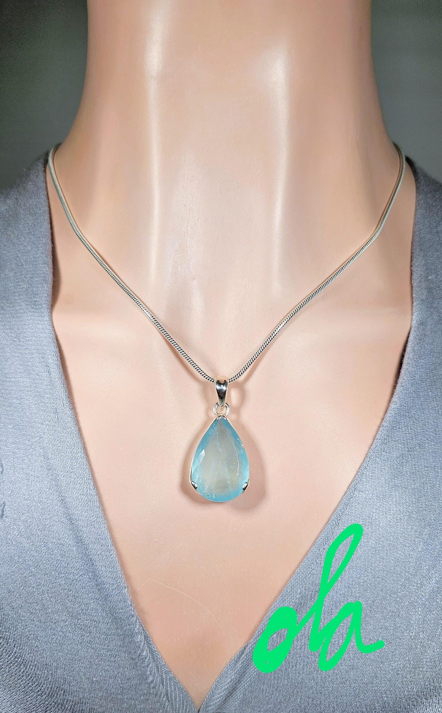 Handgefertigter Silberanhänger mit Aquamarin