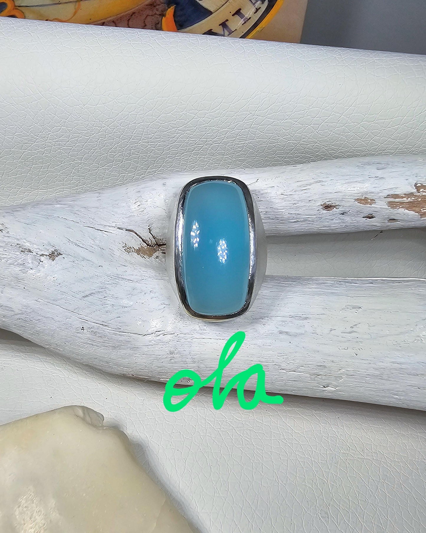 Ring mit Chalcedon in Silber gefasst