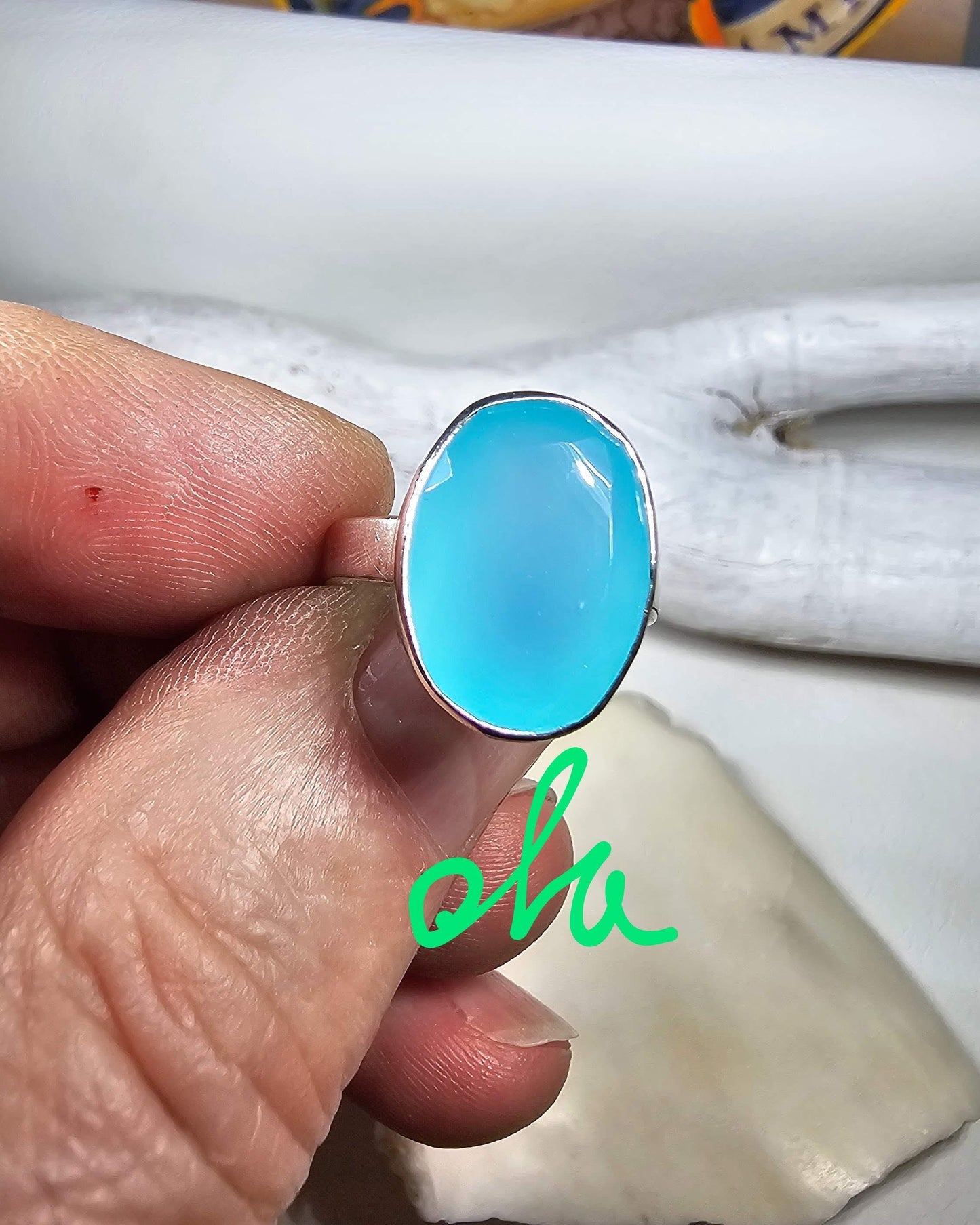 Ring mit Chalcedon in Silber gefasst