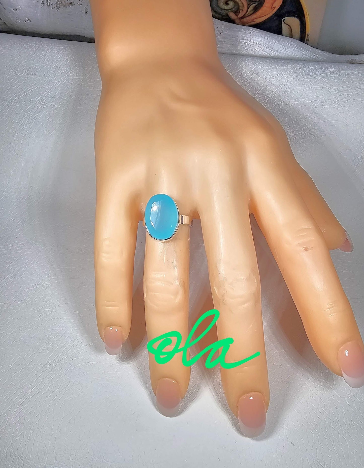 Ring mit Chalcedon in Silber gefasst