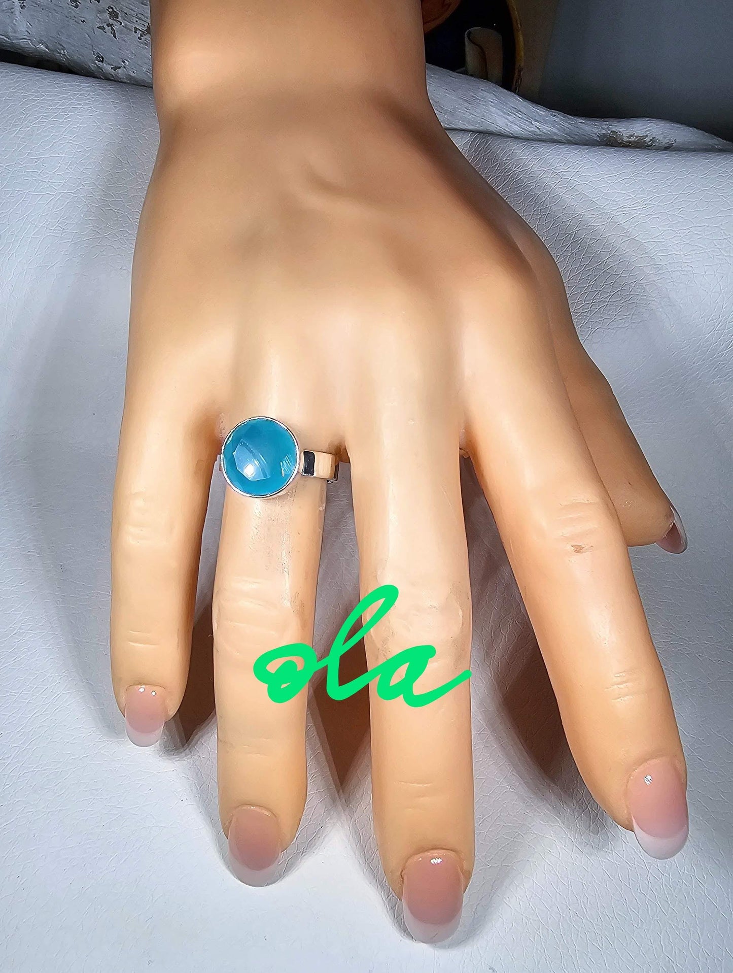 Ring mit Chalcedon in Silber gefasst