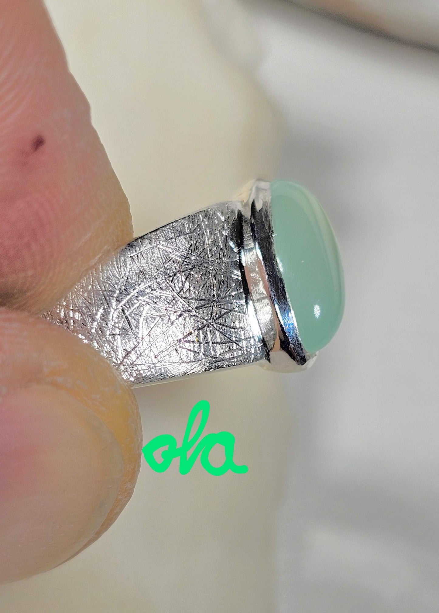 Ring mit Chalcedon in Silber gefasst