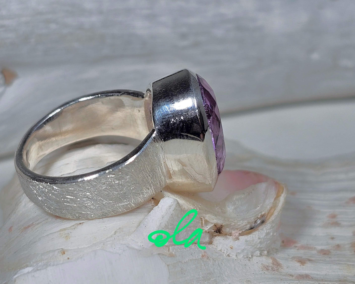 Handgefertigter Silberring mit Amethyst