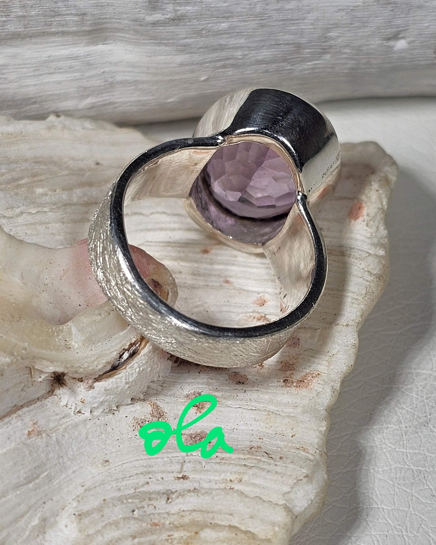 Handgefertigter Silberring mit Amethyst