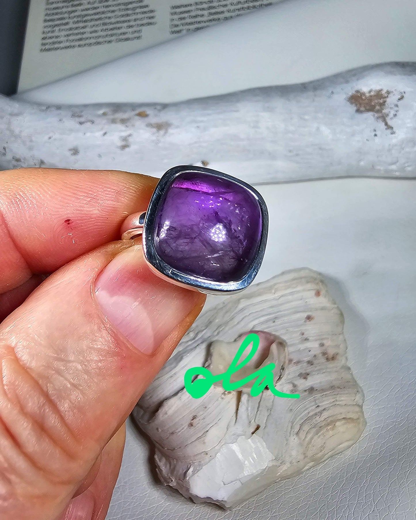 Handgefertigter Silberring mit Amethyst
