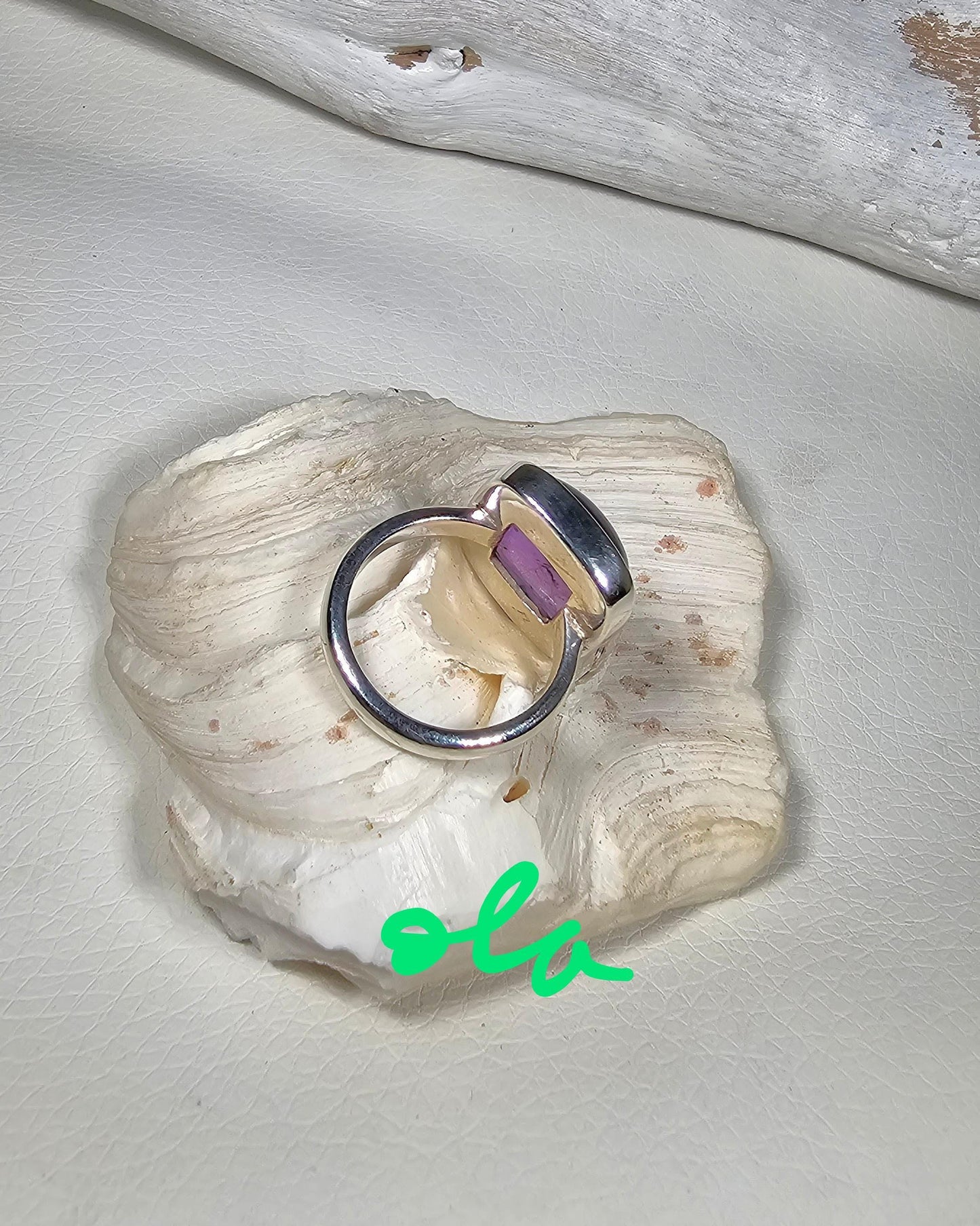 Handgefertigter Silberring mit Amethyst